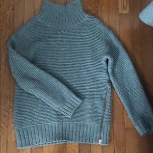 Lululemon Gray mock neck sweater